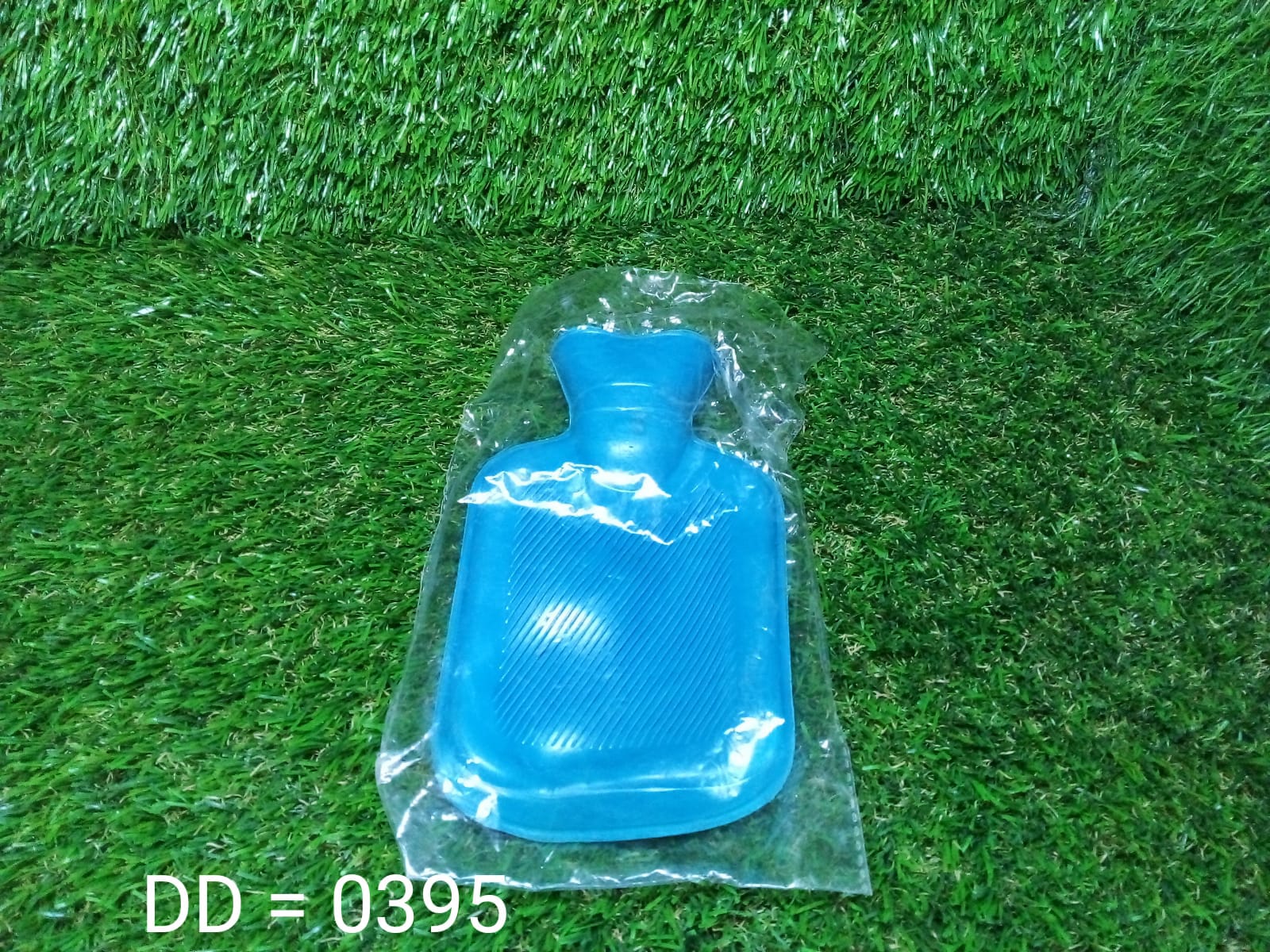 Compact hot water bag for effective pain relief. Compact hot water bag for effective pain relief.